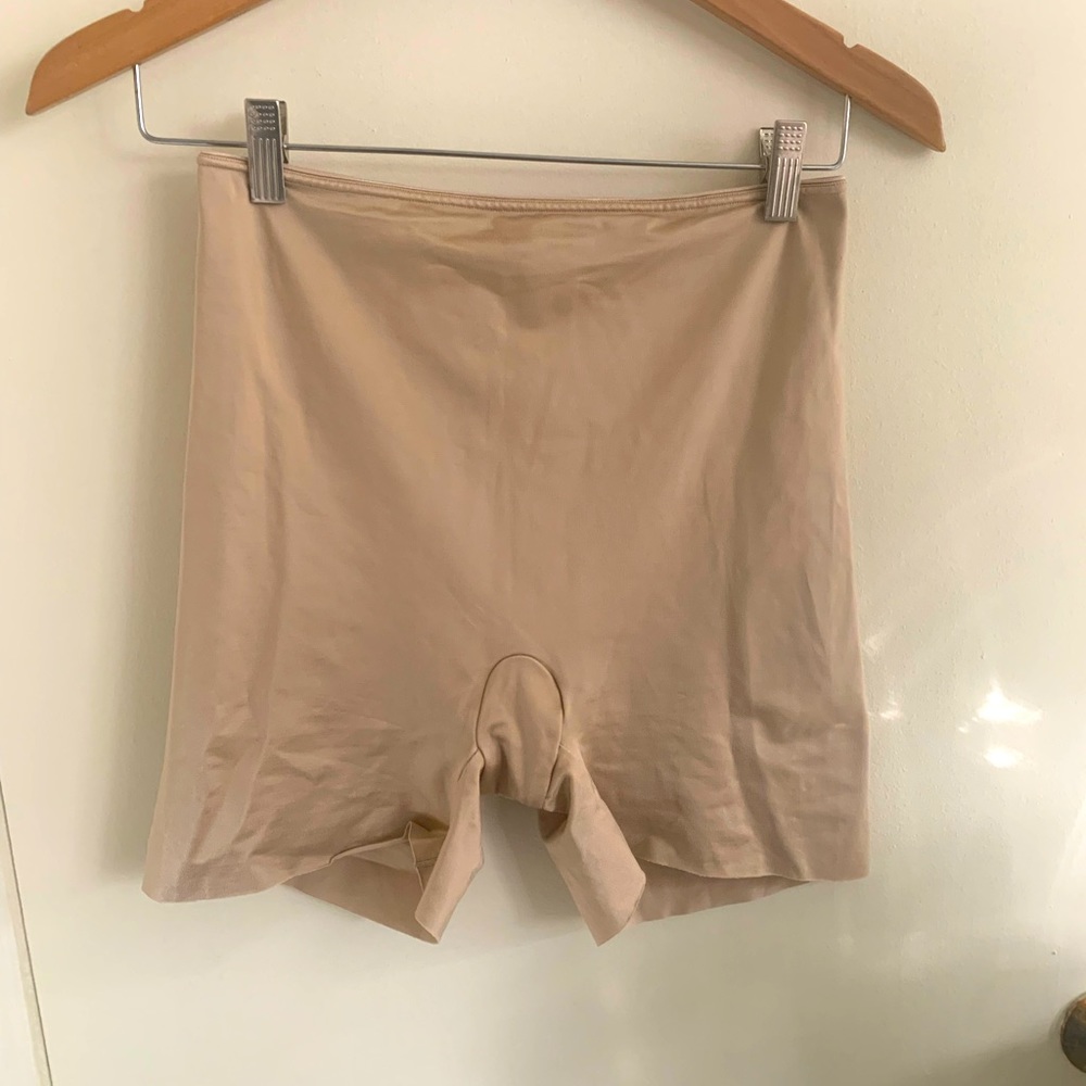 NWOT SPANX Tummy control shorts size large
